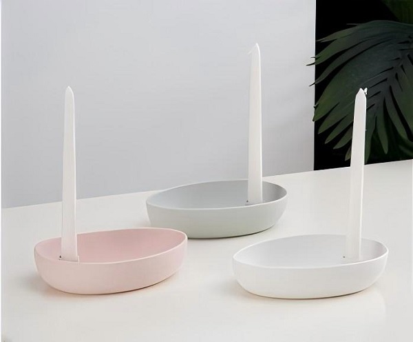 Still using ordinary candlesticks? Try this ceramic candlestick that combines modern design with exquisite hand-made craftsmanship to create an atmosphere you can't replicate.