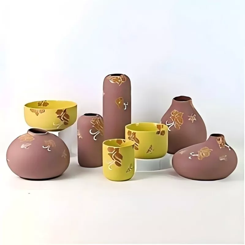Classical Hand-Painted Ceramic Vases Classical Hand-Painted Ceramic Vases